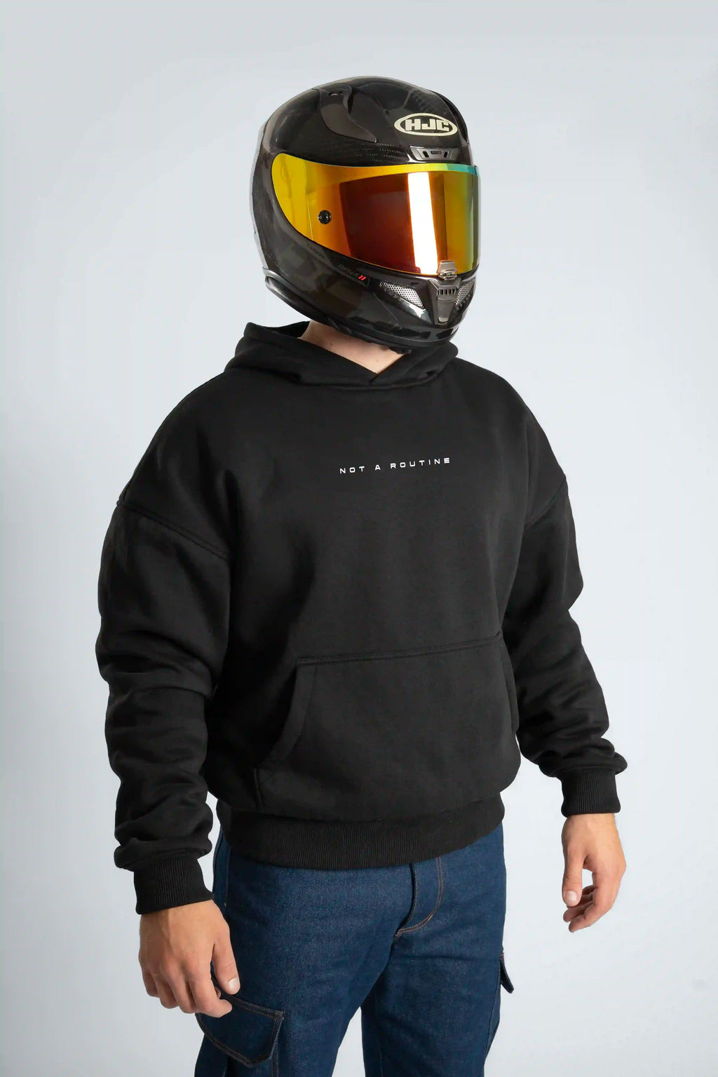 Sudadera con protecciones "NOT A ROUTINE" Negra