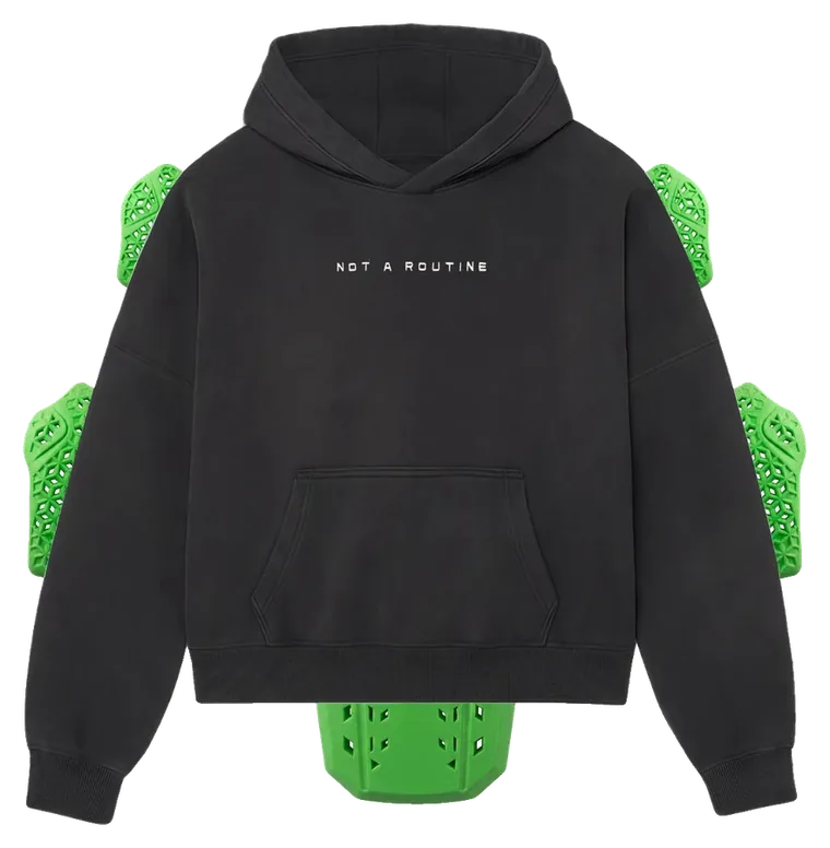 Sudadera negra NOT A ROUTINE de Forider con protecciones CE